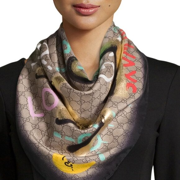 The Art of the Scarf - A Little Inspiration for Wearing the Perfect Accessory - Picture 4 of 16